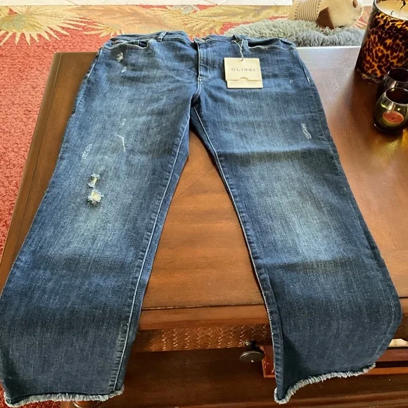 DL1961 NWT $269 Mara Mid-Rise Ankle Instasculpt Jeans Size 34 Fits Like a 31 - Picture 2 of 12